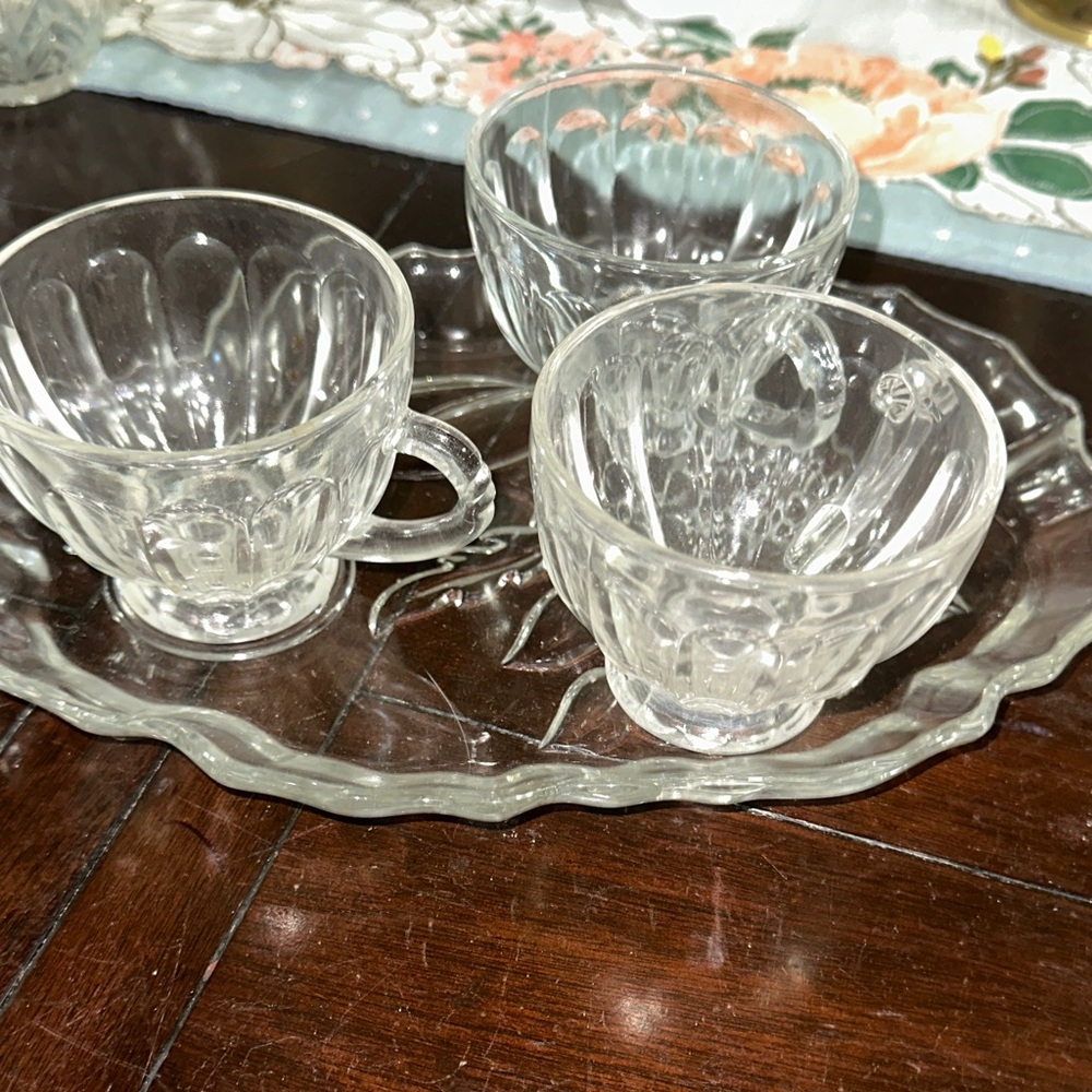 Elegant Clear Glass Tea Cups and Plate